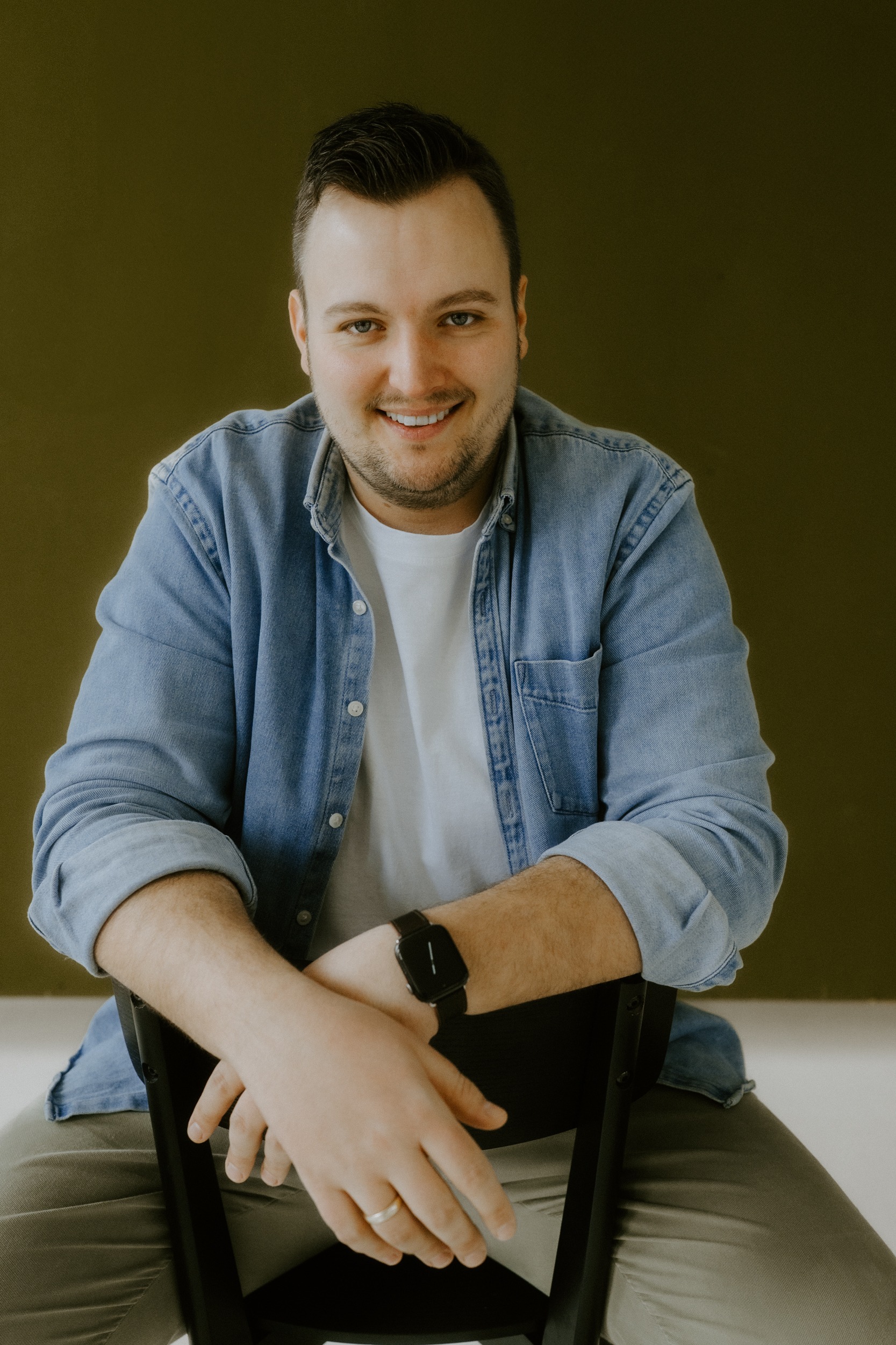 Professioneller Business Fotograf in Unna, Dortmund & Essen – authentische Businessportraits, Mitarbeiterfotos und Unternehmensreportagen. Hochwertige Bilder für Selbstständige, Unternehmen und Marken, die Vertrauen schaffen und online sichtbar machen